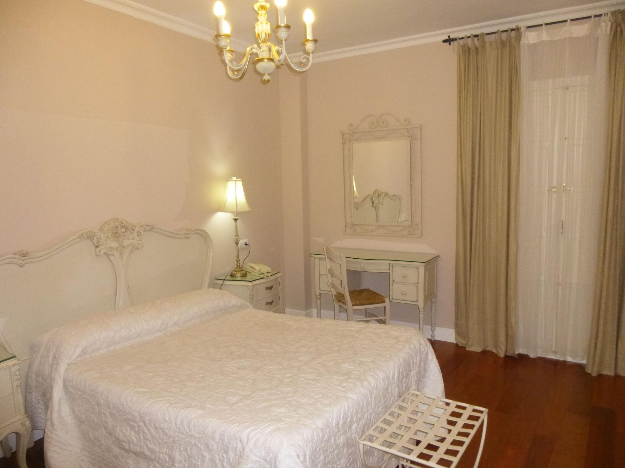 Le Petit Paris Ξενοδοχείο Σεβίλλη Εξωτερικό φωτογραφία
